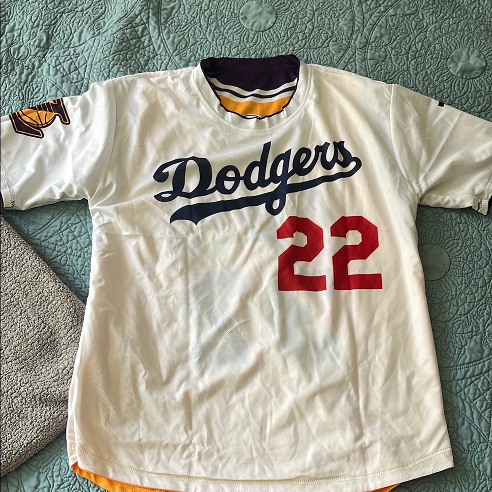 Dodgers White Jersey with Red Number 22